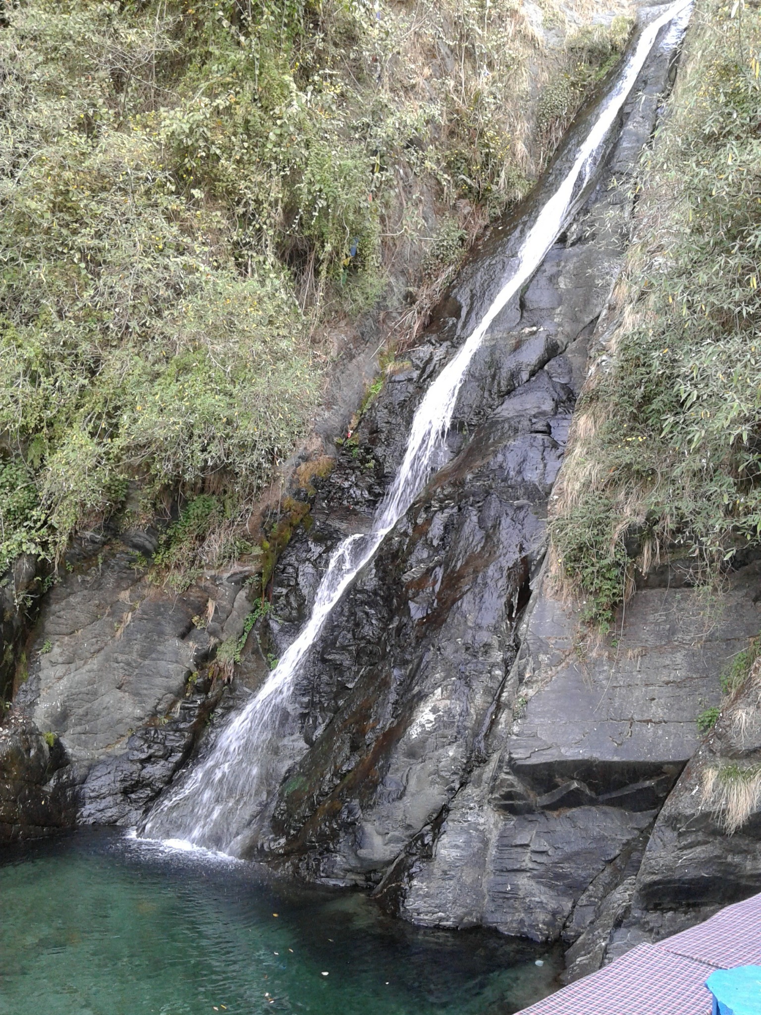 Cascade de montagne photographiée lors du voyage en Inde