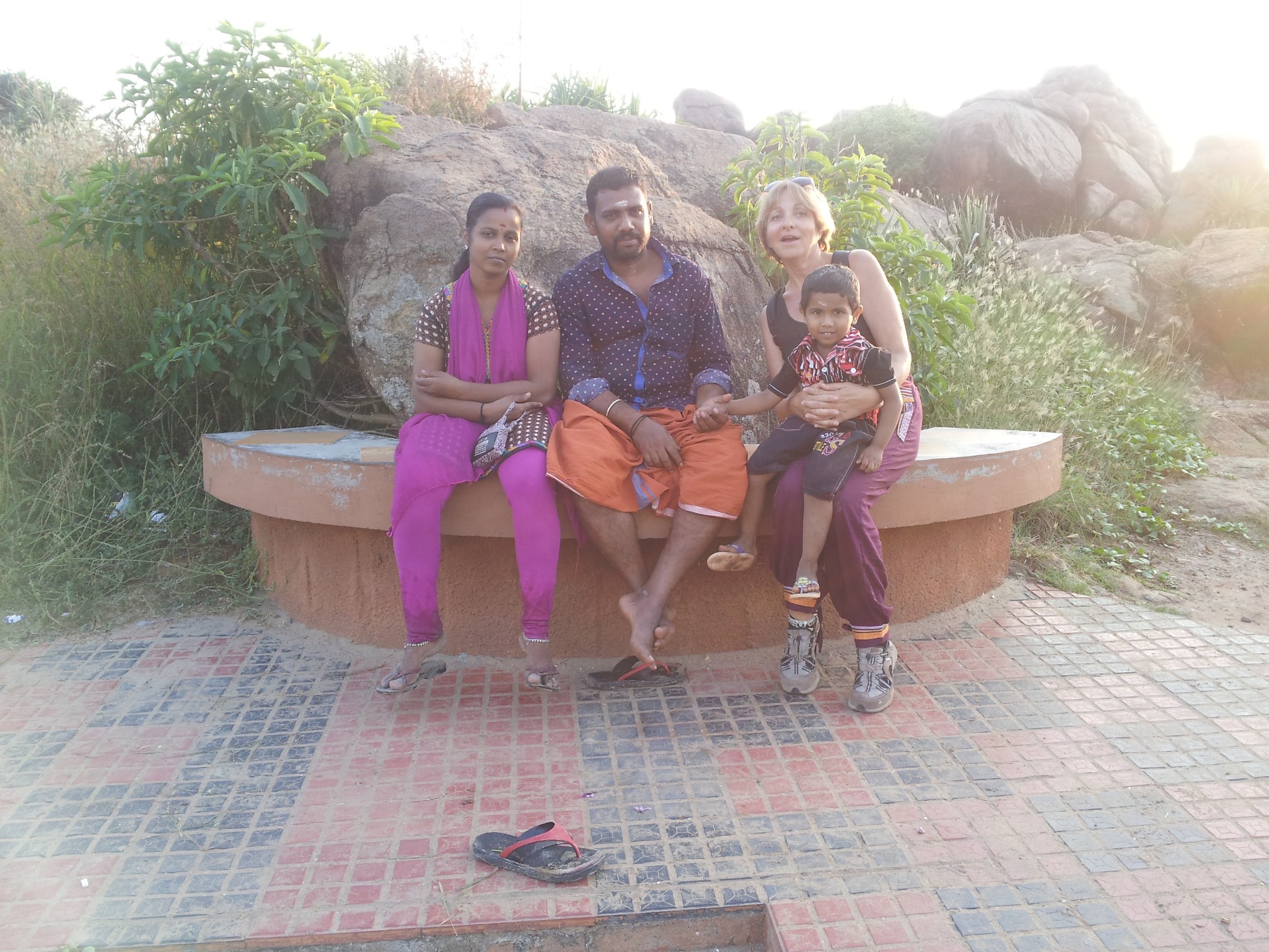 Rencontre de Dolores Boucher, Synergies Alternatives, avec une famille en Inde